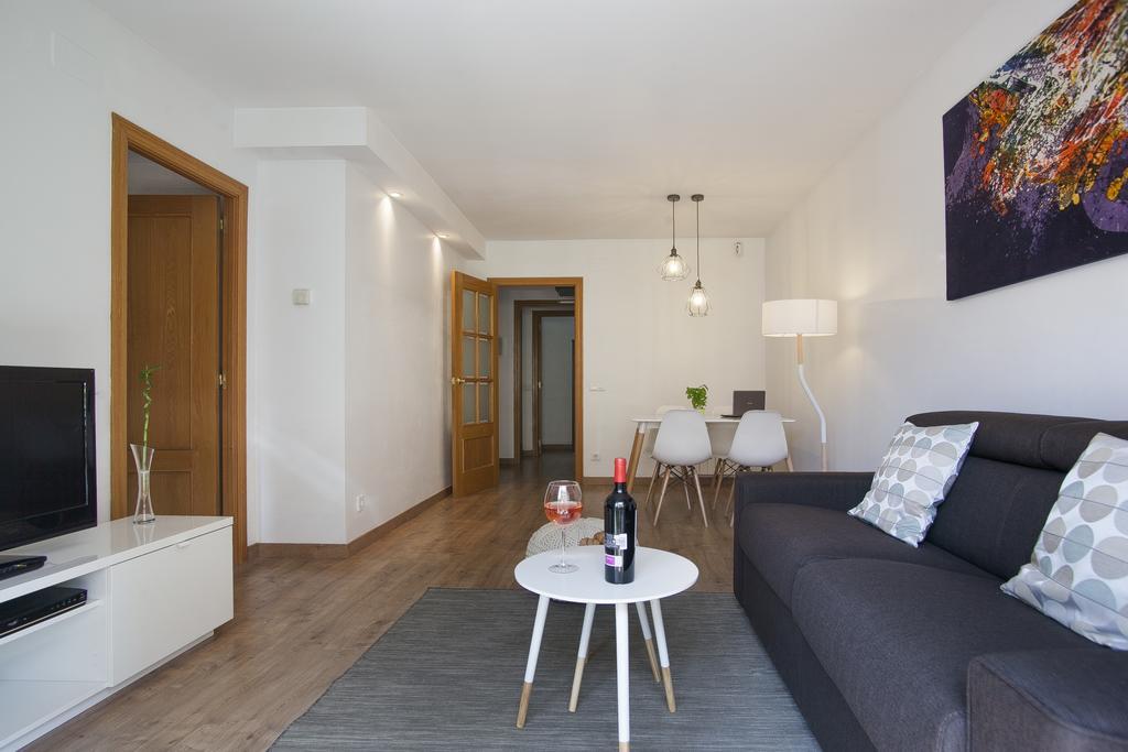 Tendency Apartments Fira لوسبيتاليت دي يوبريغات المظهر الخارجي الصورة